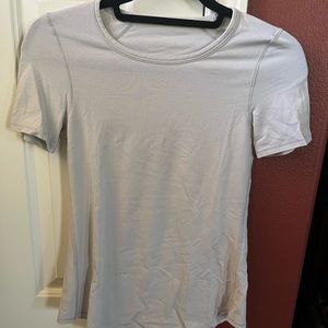 LULULEMON T-SHIRT